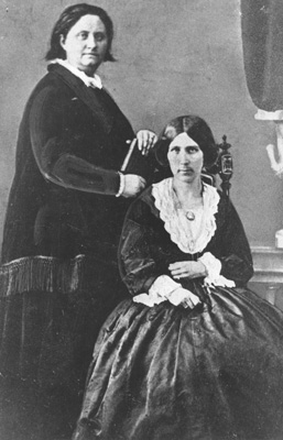 Anneke mit ihrer Freundin Mary Booth
