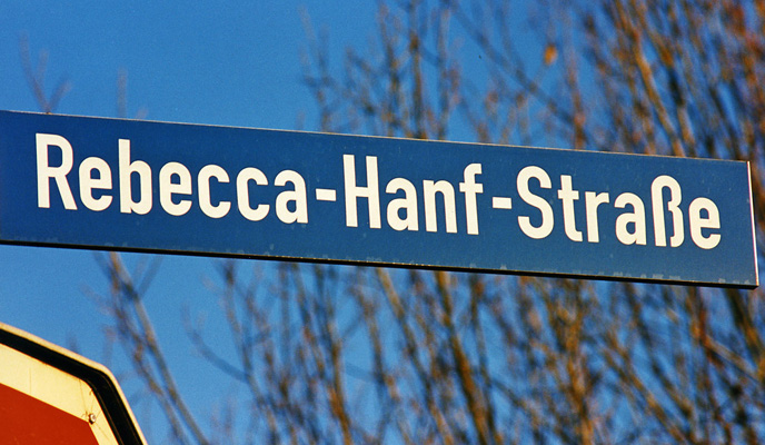 Straßenschild Rebecca-Hanf-Straße, Benennung 1996