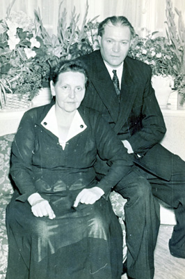 Anna und Gustav Schmidt, 1951