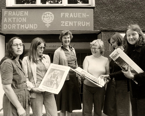 Die Dortmunder Frauen Aktion zeigt die FRAUENZEITUNG zum Thema Arbeit