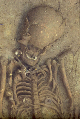 Weibliches Skelett aus Grab 190