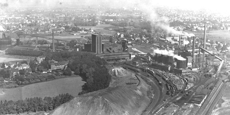 Luftbild der Zeche Hannover in Bochum, um 1970; 