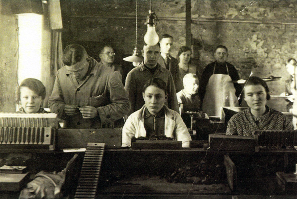 Tabakarbeiterinnen der Firma Bierhaus, 1937
