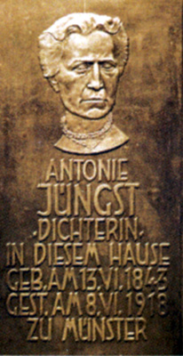 Tafel für Antonie Jüngt in der Steinstraße